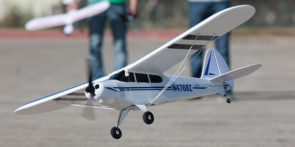 Como escolher o avião de controle remoto para iniciantes