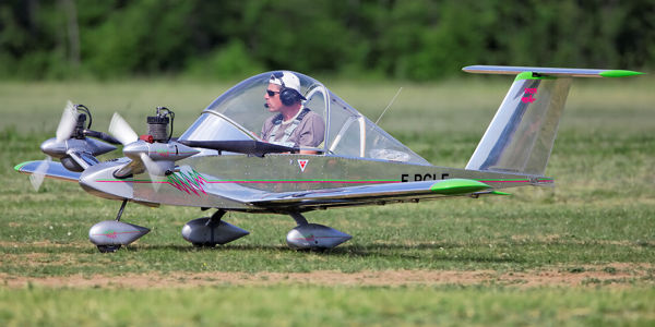 Aviões com Controle Remoto para Novatos - AeroÁguia.com - Aeromodelismo  Elétrico